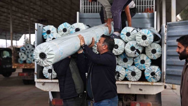 Antalya Büyükşehir’den hortum ve yağıştan zarar gören çiftçilere destek