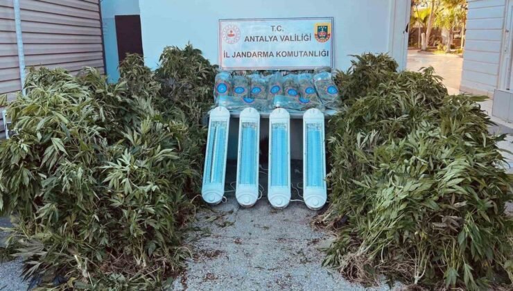 Antalya’da 23,9 kilo uyuşturucu madde ele geçirildi