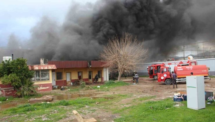 Antalya’da ekmek fırını olarak kullanılan müstakil yapı alev alev yandı