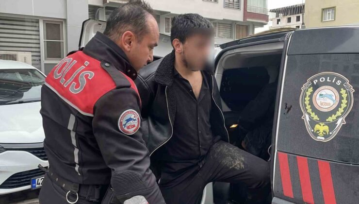 Araçtan uyuşturucu maddeyi attılar, yakalanınca ‘üzerimde bir şey yok” savunması yaptılar