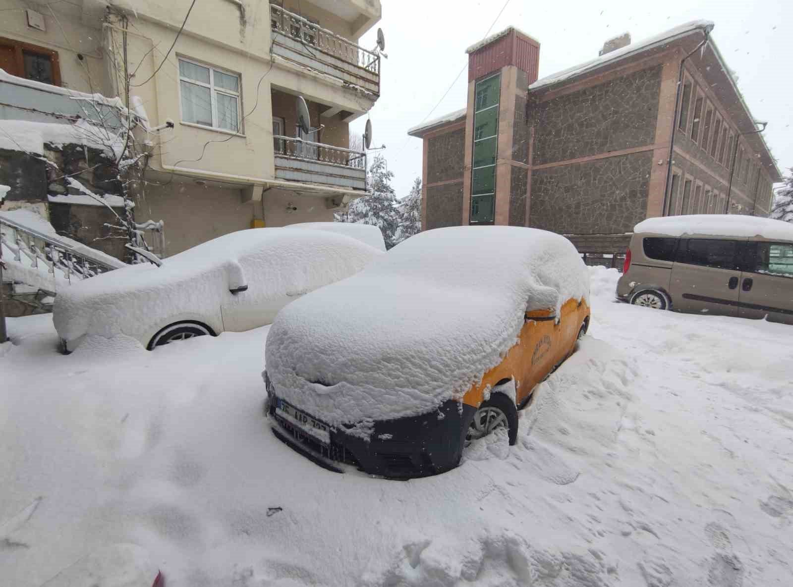 Ardahan’da hafta sonu eğitimlerine kar engeli