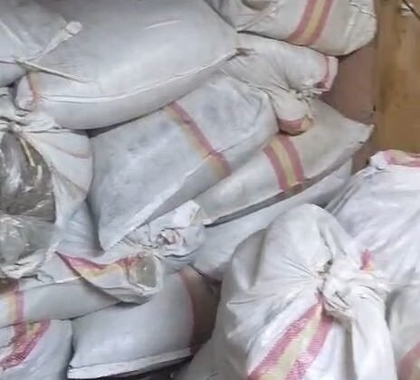 Arnavutköy’de depoya baskın: 1 ton kaçak tütün ele geçirildi, 1 gözaltı