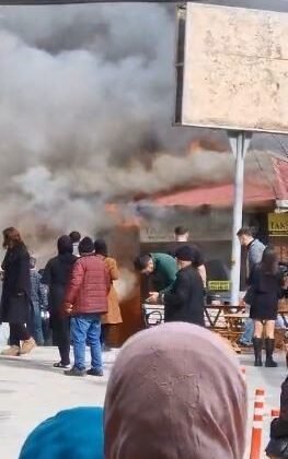 Artvin’de taksi durağında çıkan yangın paniğe neden oldu