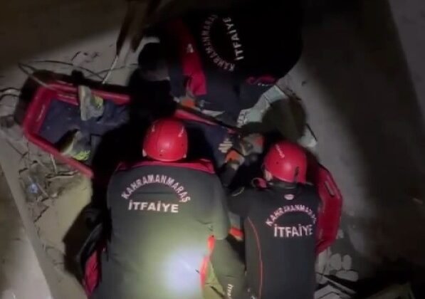 Asansör boşluğuna düşen vatandaş kurtarıldı