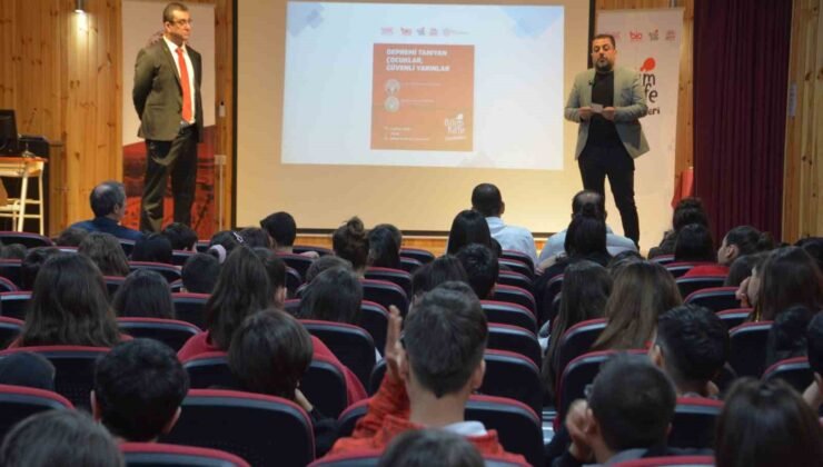 “Asrın felaketi”nin yıl dönümünde öğrencilere deprem eğitimi