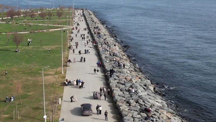 Avcılar’da güneşli havayı fırsat bilenler sahile koştu