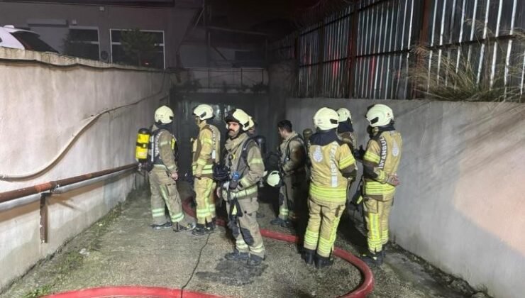 Avcılar’da tekstil atölyesine ait depo alevlere teslim oldu