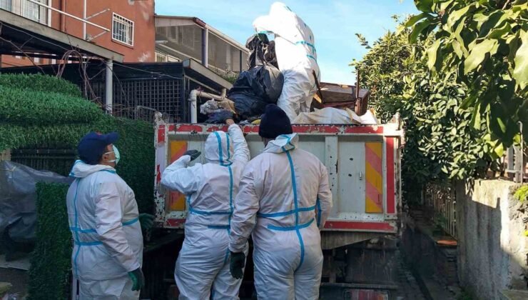 Aydın’da iki çöp evden 13 kamyon çöp çıktı