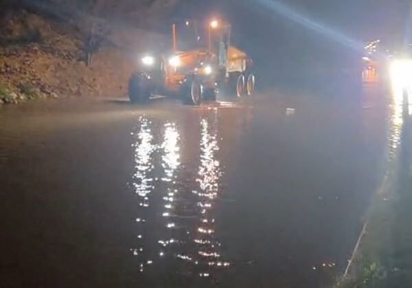 Aydın’ı sağanak vurdu: Söke ve Kuşadası yollarında ulaşım durdu