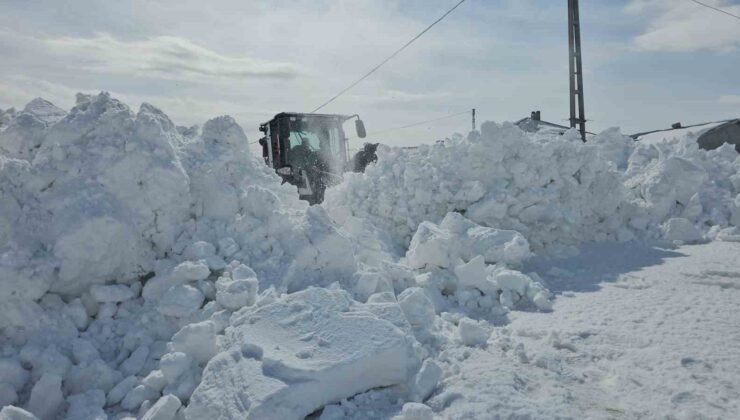 Aydınlar beldesinde karla mücadele devam ediyor
