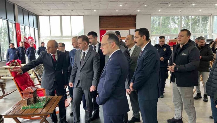 Ayvacık’ta Sanatla Değişen Hayatlar Sergisi Açıldı