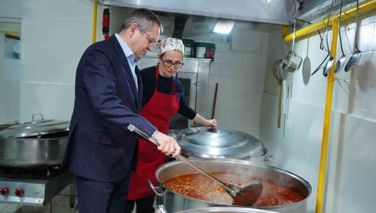 Ayvalık Belediye Başkanı Mesut Ergin: “Ramazan paylaşmaktır.”