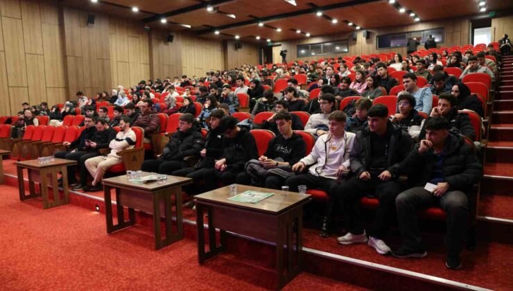 Bağcılar’da iş arayanlar ile iş verenler “Kariyer Buluşmaları”nda bir araya geldi