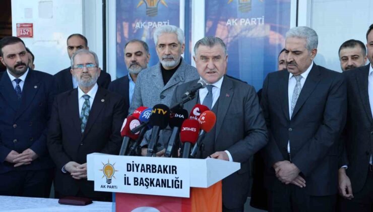 Bakan Bak: “Birileri gibi deprem turisti değiliz, sözümüzü yerine getirdik”