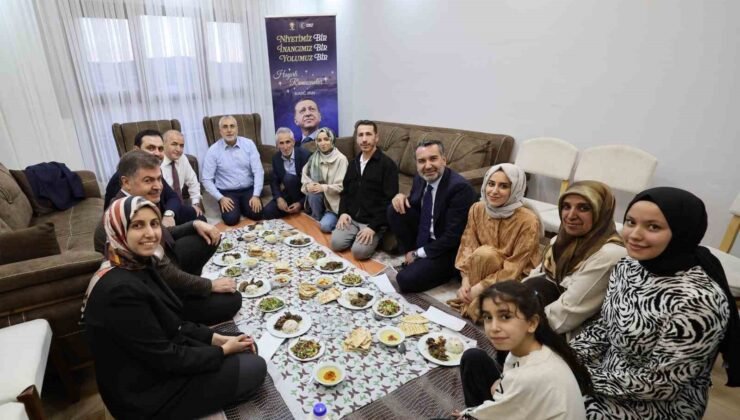 Bakan Işıkhan, evlerine kavuşan depremzede ailenin iftar sofrasına konuk oldu