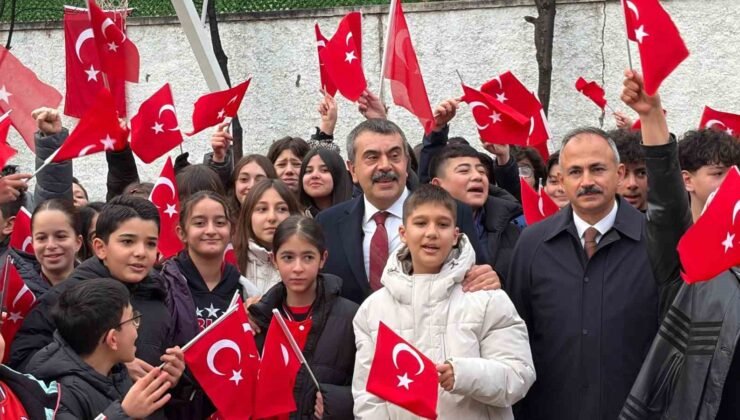 Bakan Tekin: “Bağımsızlığımızın asıl savunucusu bireyleri yetiştirmek bizim işimiz”