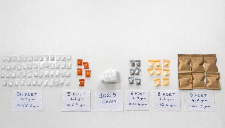 Bakırköy’de aracın torpidosundan uyuşturucu zulası çıktı