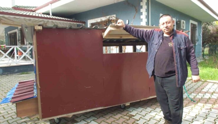 Balıkesir’de bir bakkal gezen tavuk kümesi yaptı