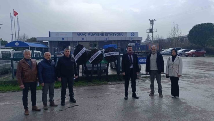 Balıkesir’de TÜVTÜRK önünde siyah çelenkli protesto