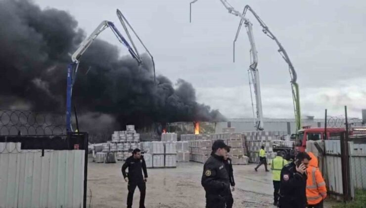 Balıkesir’de yapı market deposunda yangın