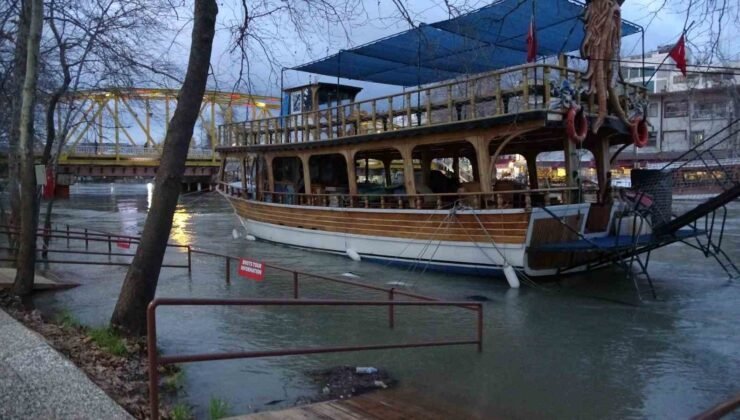 Barajlardan bırakılan su Manavgat Irmağı’ndaki su seviyesini yükseltti