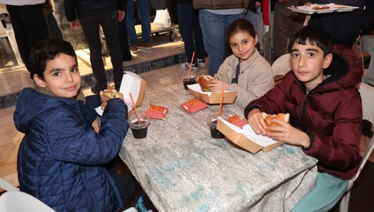 Başkan Arıcı’dan çocuklara iftar sürprizi