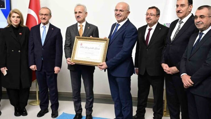Başkan Er’den Bakan Uraloğlu’na “Fahri Hemşehrilik Beratı”