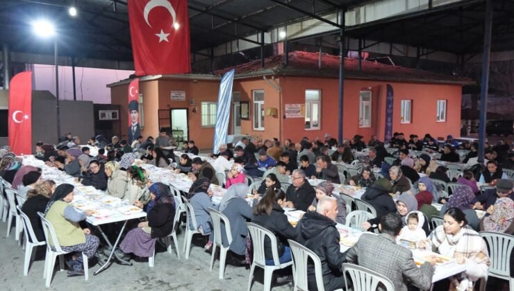 Başkan Erol ilk iftarını vatandaşlarla açtı