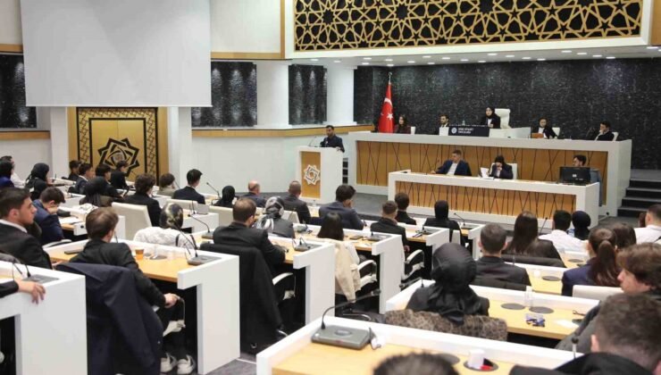 Başkan Kavuş, geleceğin siyasetçileri ve bürokratlarıyla buluştu