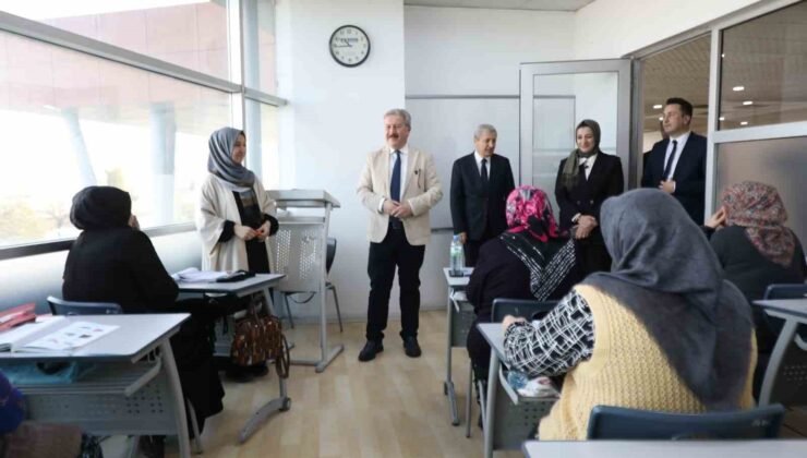 Başkan Palancıoğlu, sosyal tesislerde kursiyerlerle buluştu