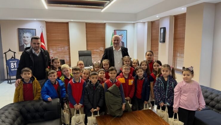 Başkan Yıldız, minik öğrencileri belediyede ağırladı