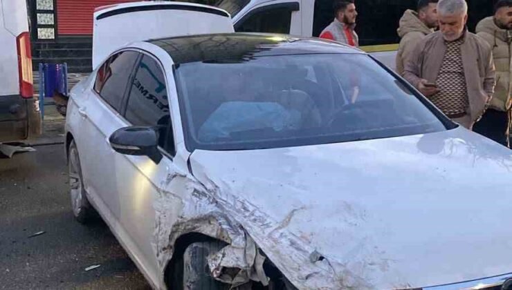 Batman’da minibüs ile otomobil çarpıştı: 1 yaralı