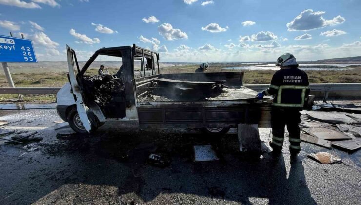 Batman’da seyir halindeki kamyonet alev aldı