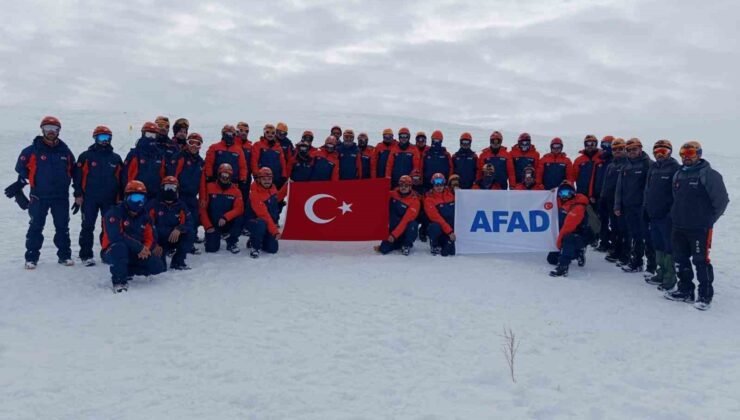 Bayburt AFAD ekibi çığ eğitimine katıldı