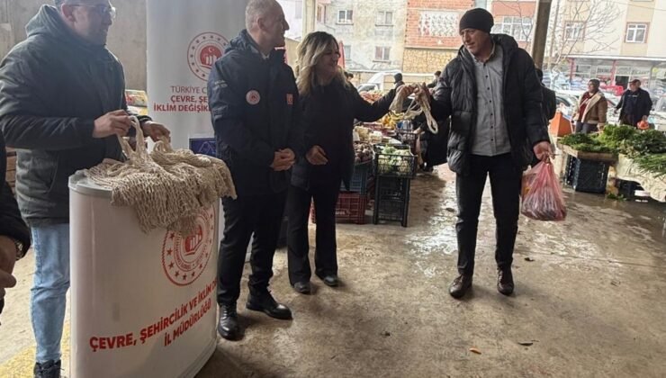 Bayburt halk pazarında sıfır atık bilgilendirmesi yapıldı