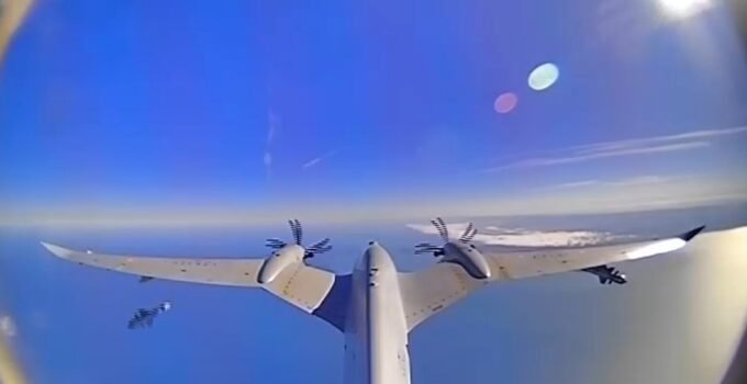 Bayraktar AKINCI’dan bir ilk: EREN mühimmatı ile hava atışında tam isabet