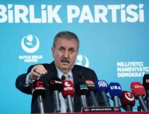 BBP Genel Başkanı Destici: “Savaş mı var bu ülkede de CHP barış konferansı düzenledi?”