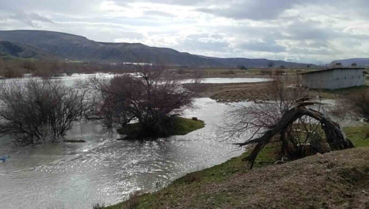 Beypazarı’nda ekili araziler sular altında kaldı