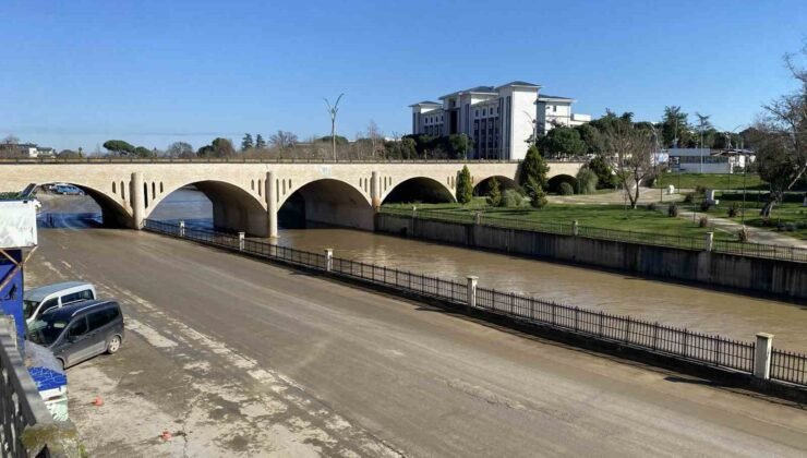 Biga’da taşan Kocabaş Çayı normale döndü