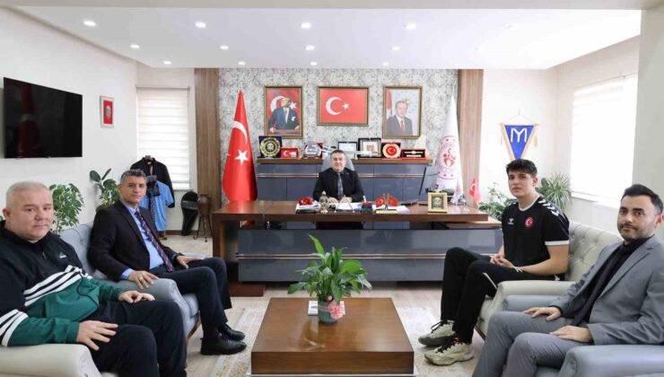 Bilecikli hentbolcu Emirhan Çiftçi U18 Milli Takımı’na seçildi