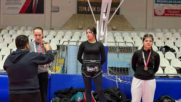 Bilecikli kick boksçular Manisa’da büyük başarı elde etti