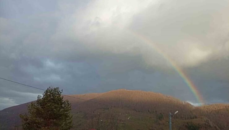 Bin rakımda oluşan gökkuşağı hayran bıraktı
