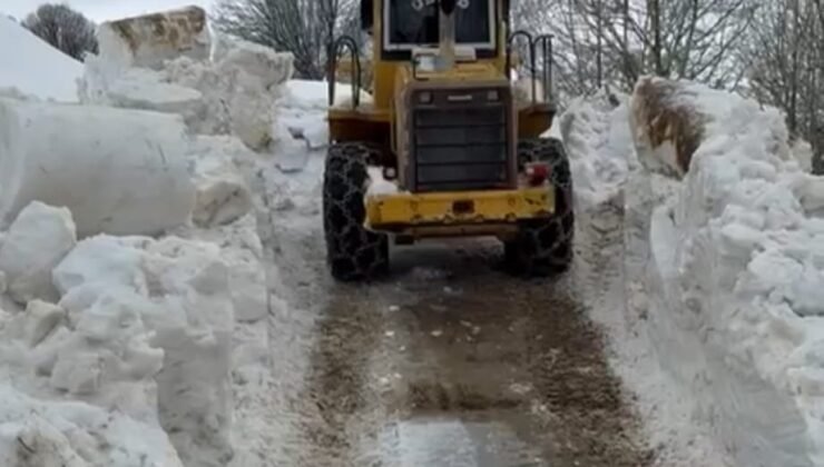 Bitlis’te ulaşım için 5 metrelik kar engelini aştılar