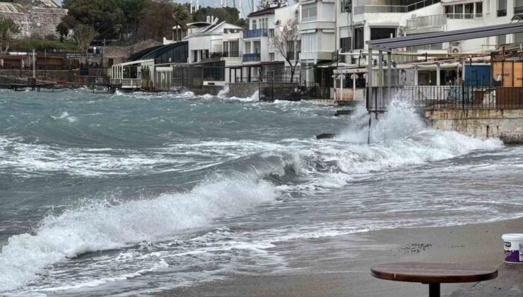 Bodrum’da fırtına 80 kilometre hıza ulaştı