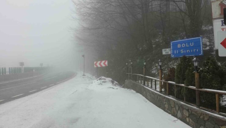 Bolu Dağı’nda hafif kar yağışı ve sis etkili oluyor
