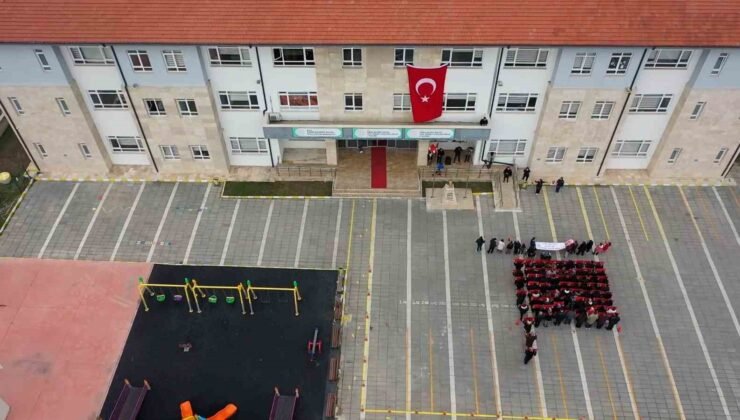 Bolu’da özel öğrencilerden anlamlı bayrak koreografisi