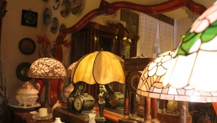 Bu kafenin kapısından giren geçmişe gidiyor