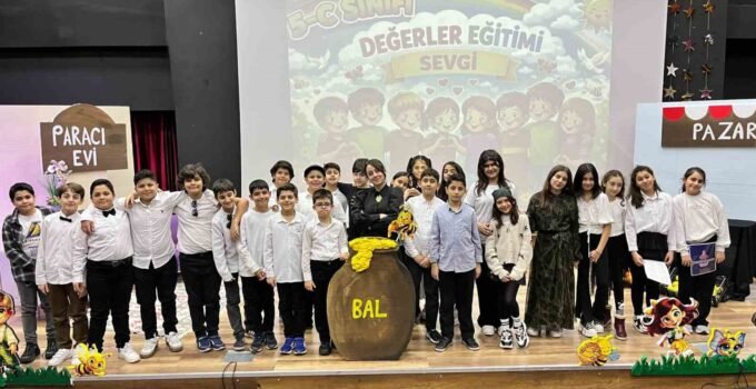 Bulut Başarı Koleji’nde değerler sahneye taşındı