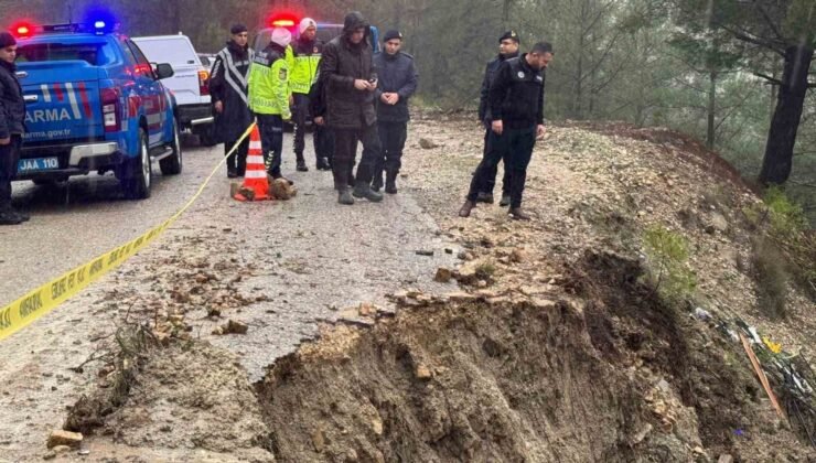 Burdur’da etkili olan yağıştan dolayı yol çöktü