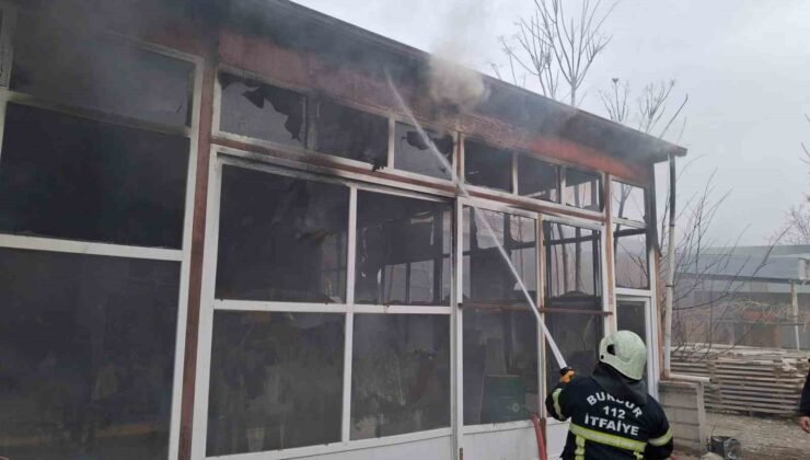 Burdur’da mobilya imalathanesinde yangın